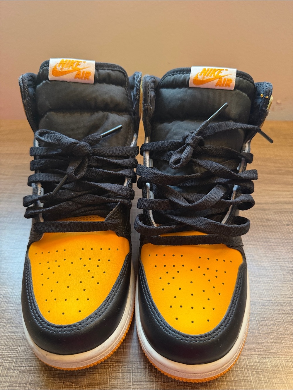 Air Jordan 1 Retro High OG Taxi Yellow Toe GS Size 7Y / Women’s 8.5